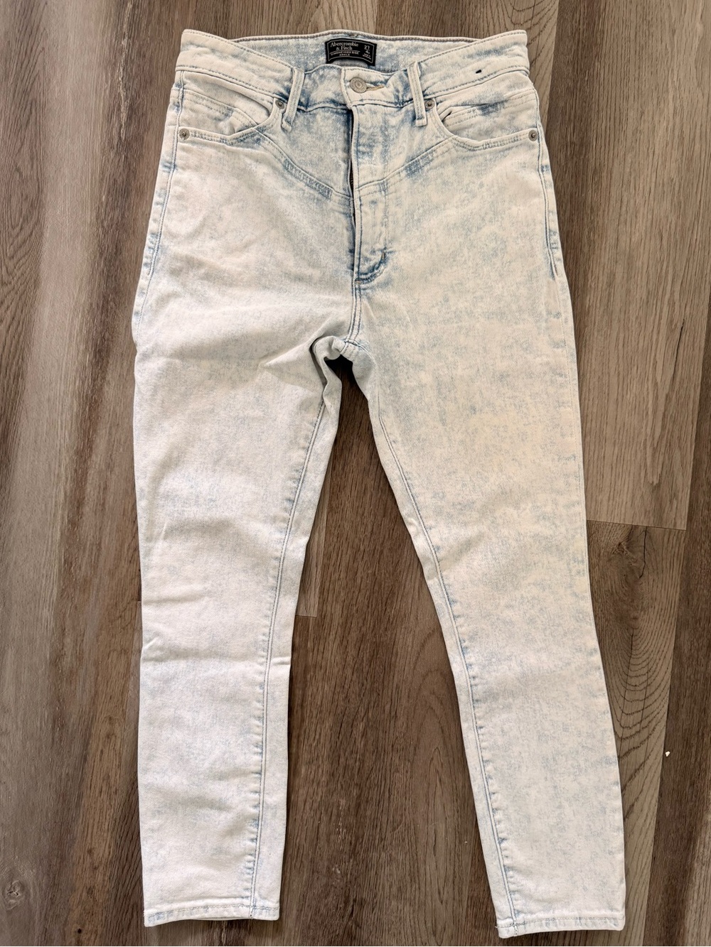 Abercrombie & Fitch Light Acid Wash Skinny Jeans
